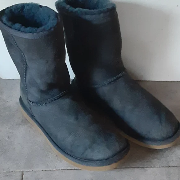 UGG  boots  size  8 women - Picture 3 of 5